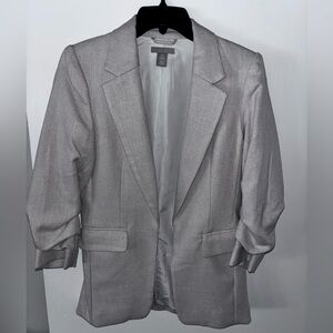 H&M Elegant Cream Women's Blazer
Never worn
